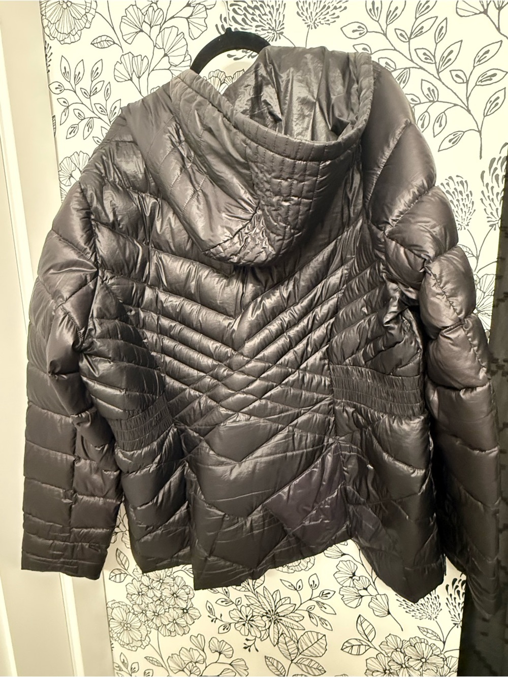Women's Hooded Quilted Puffer Jacket — Black